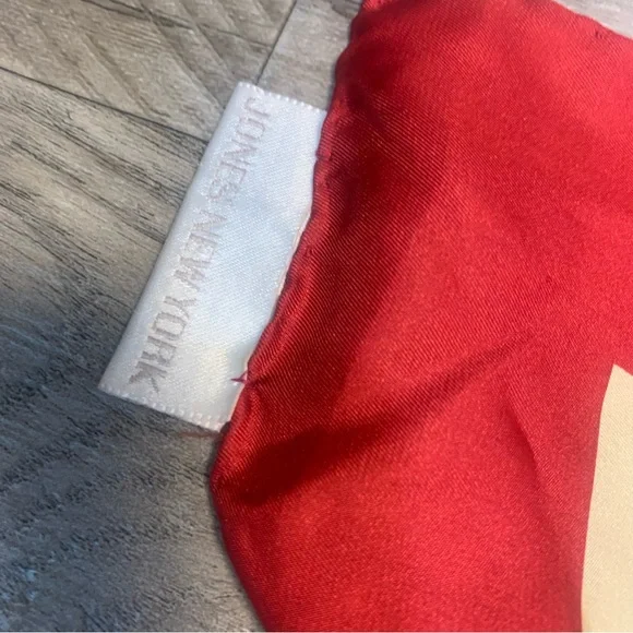 VTG Jones New York 100% Silk Rolled Edge Printed Scarf Perfume Tassel Key Square - Picture 8 of 11